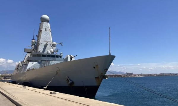رست سفينة تابعة للبحرية الملكية في بالما