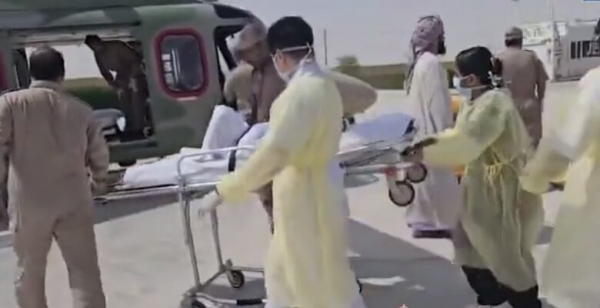شرطة عمان تسعف 3 يمنيين بعد إصابتهم جراء حادث