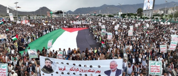 صنعاء...جماهير حاشدة في ميدان السبعين تهتف لفلسطين وترفع صور الشهيد إسماعيل هنية