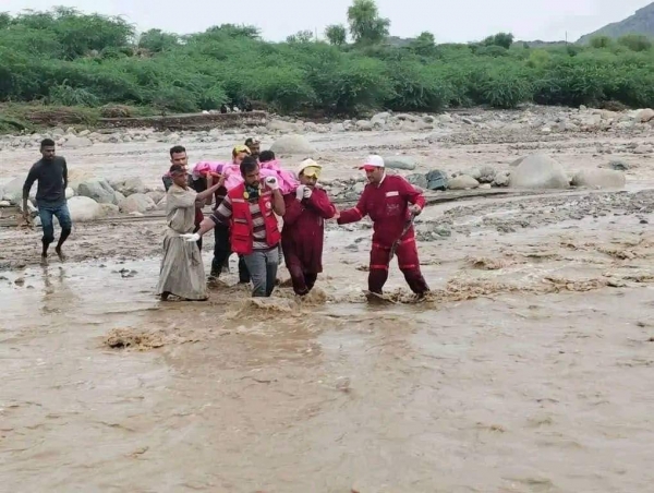 حكومة الحوثيين تدعو المواطنين إلى توخي الحذر من الانهيارات بسبب السيول