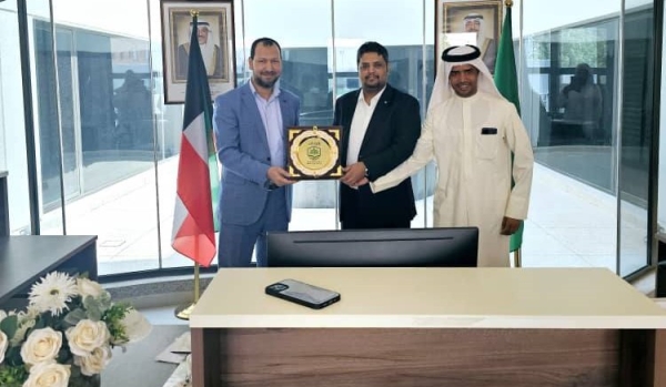 رئيس جامعة المهرة يبحث في الكويت دعمًا أكاديميًا وتنمويًا للجامعة