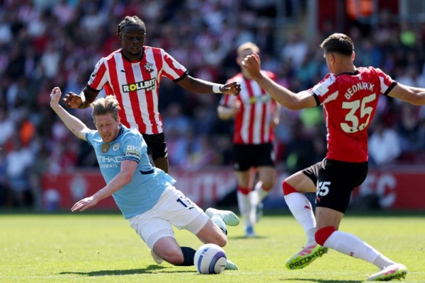 الدوري الإنجليزي.. مانشستر سيتي يتعثّر قبل جولتين من النهاية الدوري الإنجليزي.. مانشستر سيتي يتعثّر قبل جولتين من النهاية