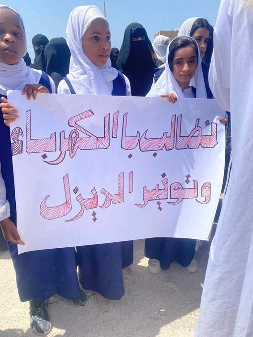 وضع لا يحتمل.. انقطاع الكهرباء يربك حياة السكان في المهرة (تقرير خاص)