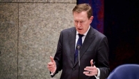 وزير الصحة الهولندي يتعرض للإغماء خلال مناقشة أزمة كورونا