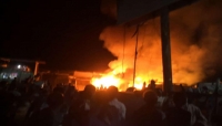 تصاعد النيران جراء اندلاع حريق في سوق زبيد غربي اليمن
