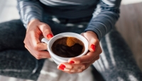 هل يقلل شرب القهوة من كمية الماء في الجسم؟