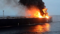 انفجار يضرب ناقلة نفط في ميناء جدة السعودي