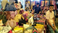 يمنيون يعزفون عن شراء ملابس العيد بسبب الغلاء والفقر (تقرير)