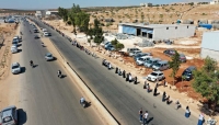سلسلة بشرية على الحدود السورية التركية لإبقاء "باب الهوى" مفتوحا