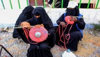 يمنيات يلجأن إلى الأشغال اليدوية لمواجهة قسوة ظروف الحرب (تقريرخاص) 