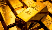 أسعار الذهب تنخفض بعد تلميحات برفع الفائدة الأمريكية