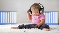 دراسة: الأطفال يتعلمون "تمييز الأصوات" بعد ساعات من ولادتهم