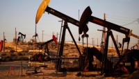 النفط يواصل مكاسبه مع تحسن شهية المخاطرة والمخزونات الأمريكية تتراجع