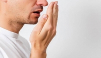 رائحة الفم الكريهة.. أمراض خطيرة قد تخفيها هذه المشكلة