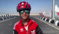يطمح لدخول غينيس.. أصغر مغامر يصل إلى قطر من اليمن على دراجة هوائية