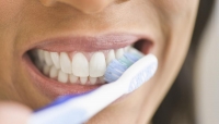 نصائح بسيطة لتجنب كارثة غسل الأسنان بطريقة خاطئة