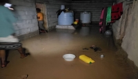 أمطار غزيرة تغمر منازل المواطنين في منطقة جلعة بمحافظة شبوة
