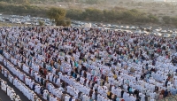 العمانيون يحتفلون بأول أيام عيد الفطر المبارك