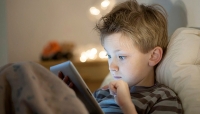 ثمان خطوات ذهبية لحماية الأطفال والمراهقين من خطر "التواصل الاجتماعي"