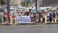 عدن.. وقفة احتجاجية لسائقي نقابة النقل الثقيل بميناء عدن