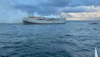 اشتعال النار في سفينة تنقل 3 آلاف سيارة لمصر قبالة ساحل هولندا