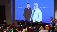 منح جائزة نوبل للطب 2023 لعالمين أسهما في تطوير لقاحات ضد كورونا