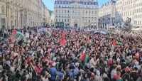 مظاهرة حاشدة في باريس تطالب بوقف الحرب الإسرائيلية على غزة