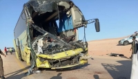 وفاة سائق حافلة تقل مغتربين يمنيين وإصابة آخرين بحادث سير مروع في نجران