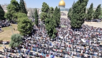 120 ألفا يؤدون صلاة الجمعة الأخيرة من رمضان في المسجد الأقصى