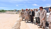 محافظ المهرة يطالب الحكومة بتحمل مسؤولياتها تجاه أضرار الأعاصير في المحافظة