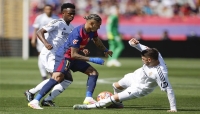 برشلونة يضرب الريال برباعية ويقترب من لقب الدوري الإسباني