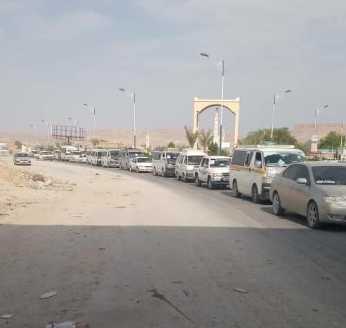 توافد الحشود المشاركة في المظاهرة الحاشدة بمحافظة حضرموت