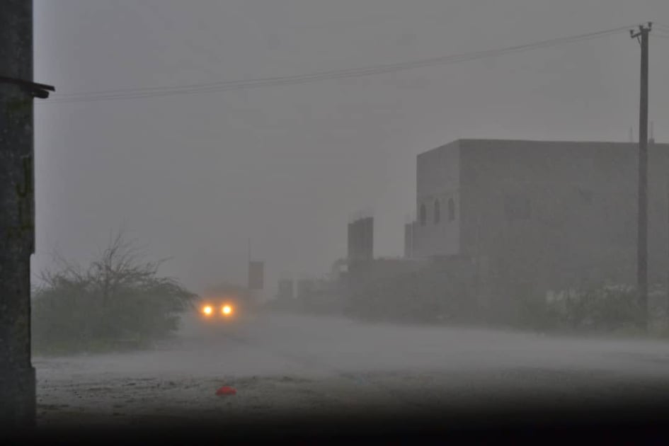 المهرية نت ترصد أجواء تأثيرات إعصار شاهين ..: بأبين