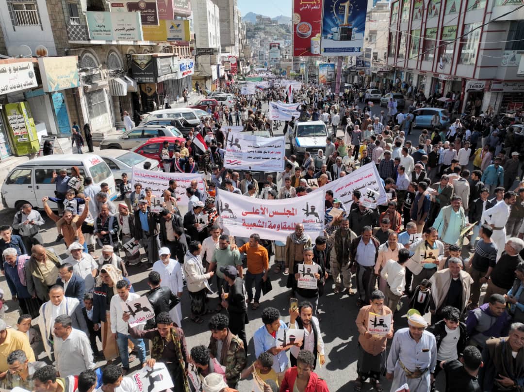 مسيرة جماهيرية حاشدة في تعز تؤكد استمرار معركة التحرير وتطالب بدعم الجيش الوطني وتوفير الخدمات