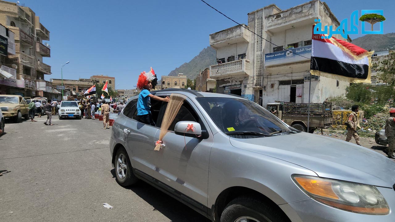 صور خاصة: الساعات الأولى لفتح طريق جولة القصر بتعز