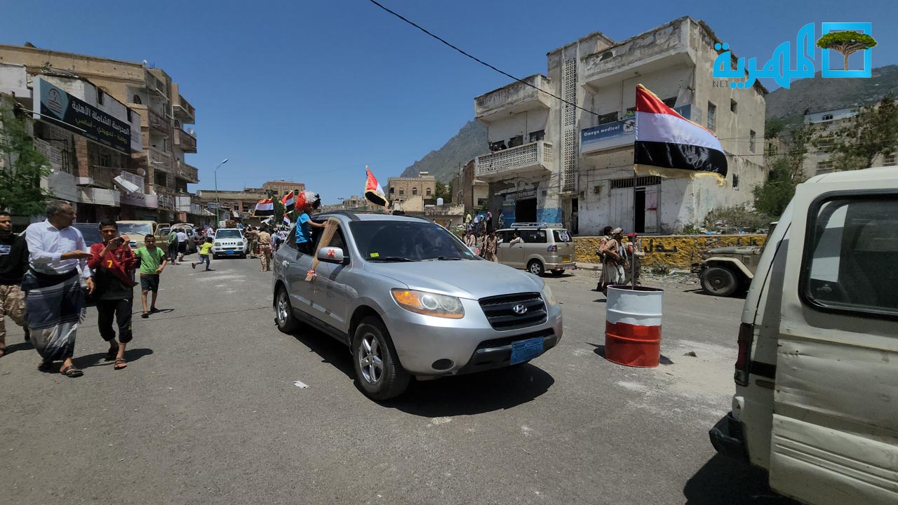 صور خاصة: الساعات الأولى لفتح طريق جولة القصر بتعز