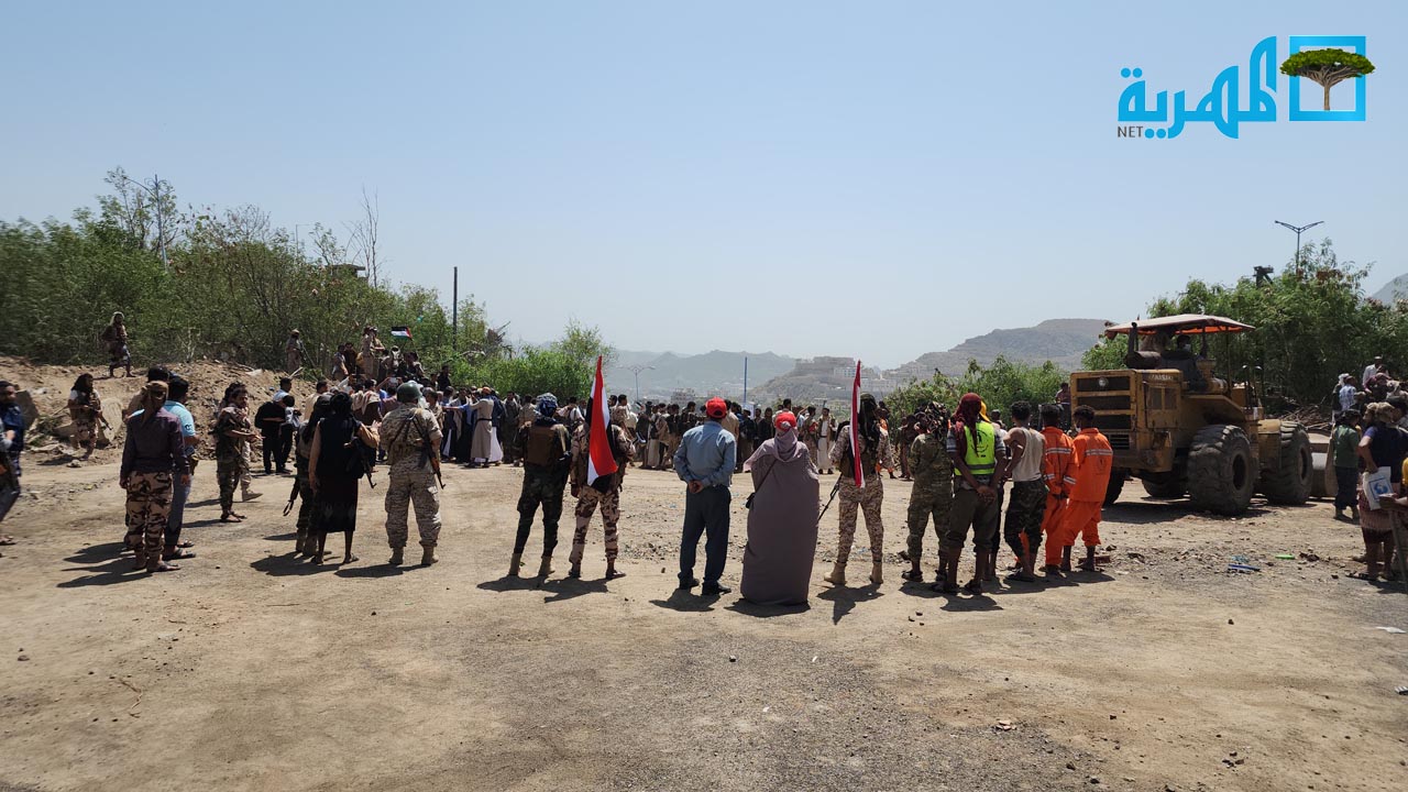 صور خاصة: الساعات الأولى لفتح طريق جولة القصر بتعز